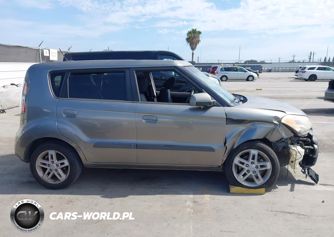 2010 Kia Soul + VIN:KNDJT2A25A7146331 - 12