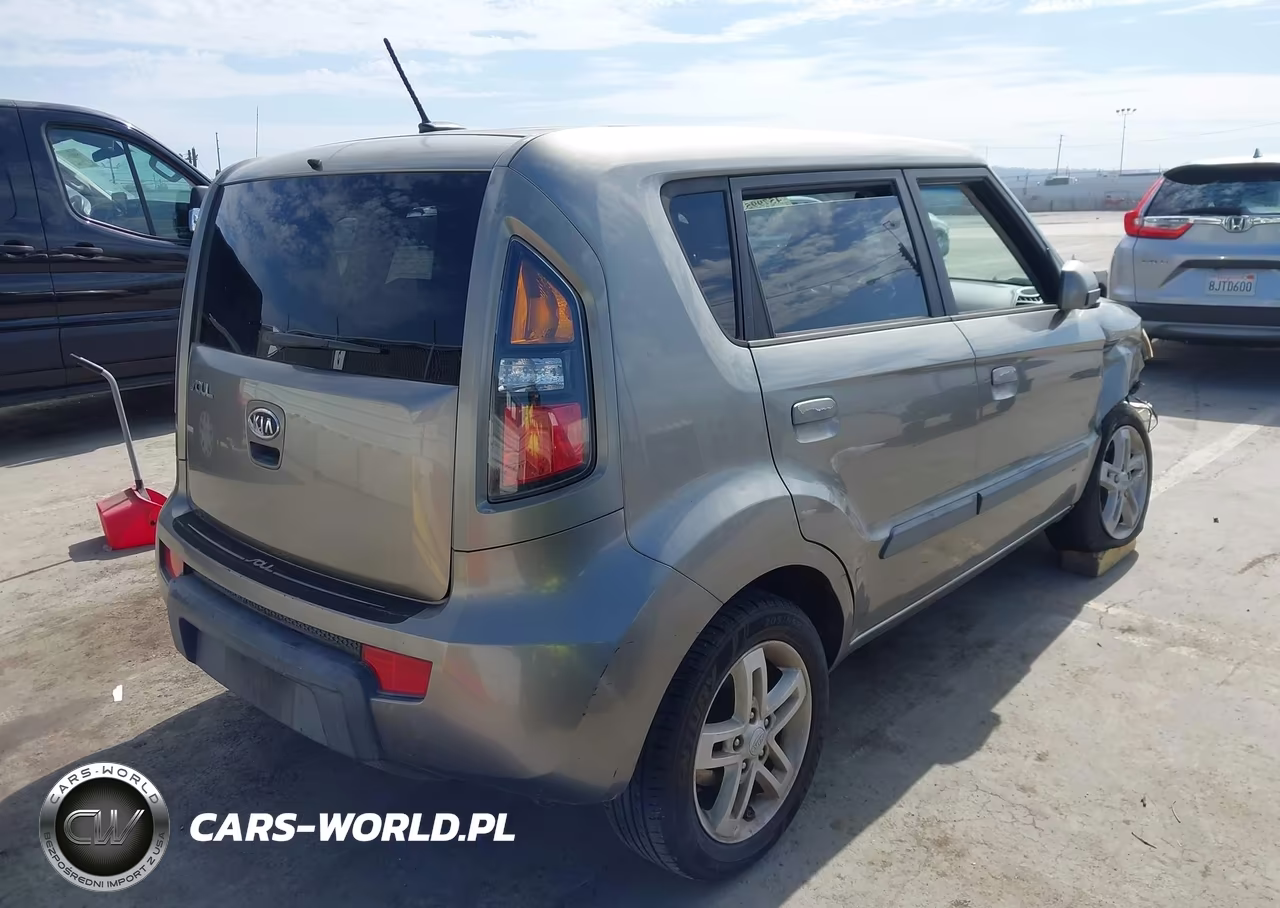 2010 Kia Soul + VIN:KNDJT2A25A7146331 - 4