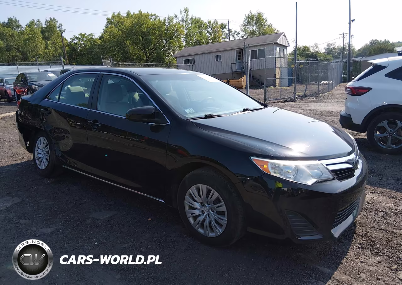 2014 Toyota Camry Le – zdjęcie 1 z 16