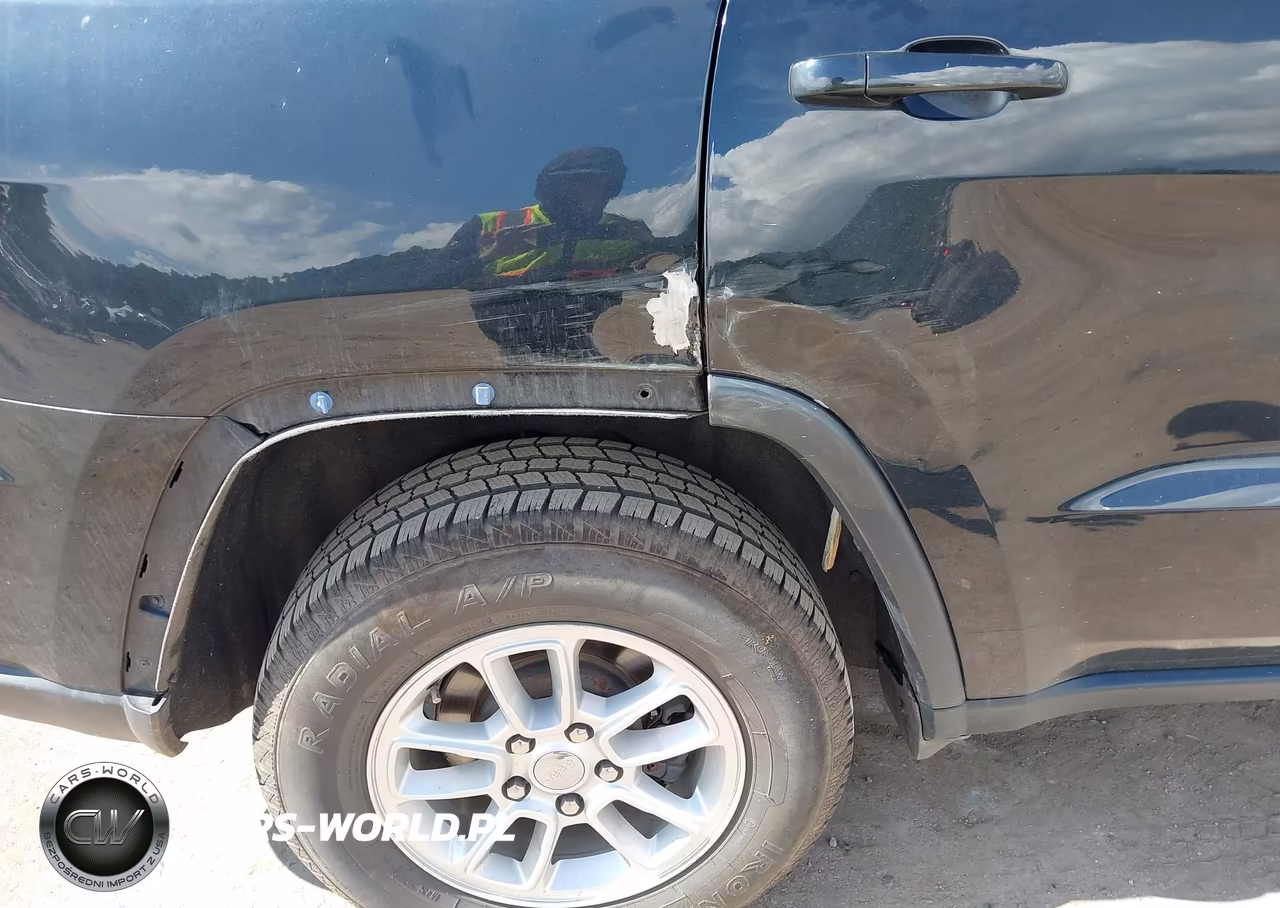 2020 Jeep Grand Cherokee Laredo E 4X4 VIN:1C4RJFAG3LC371742 - 18