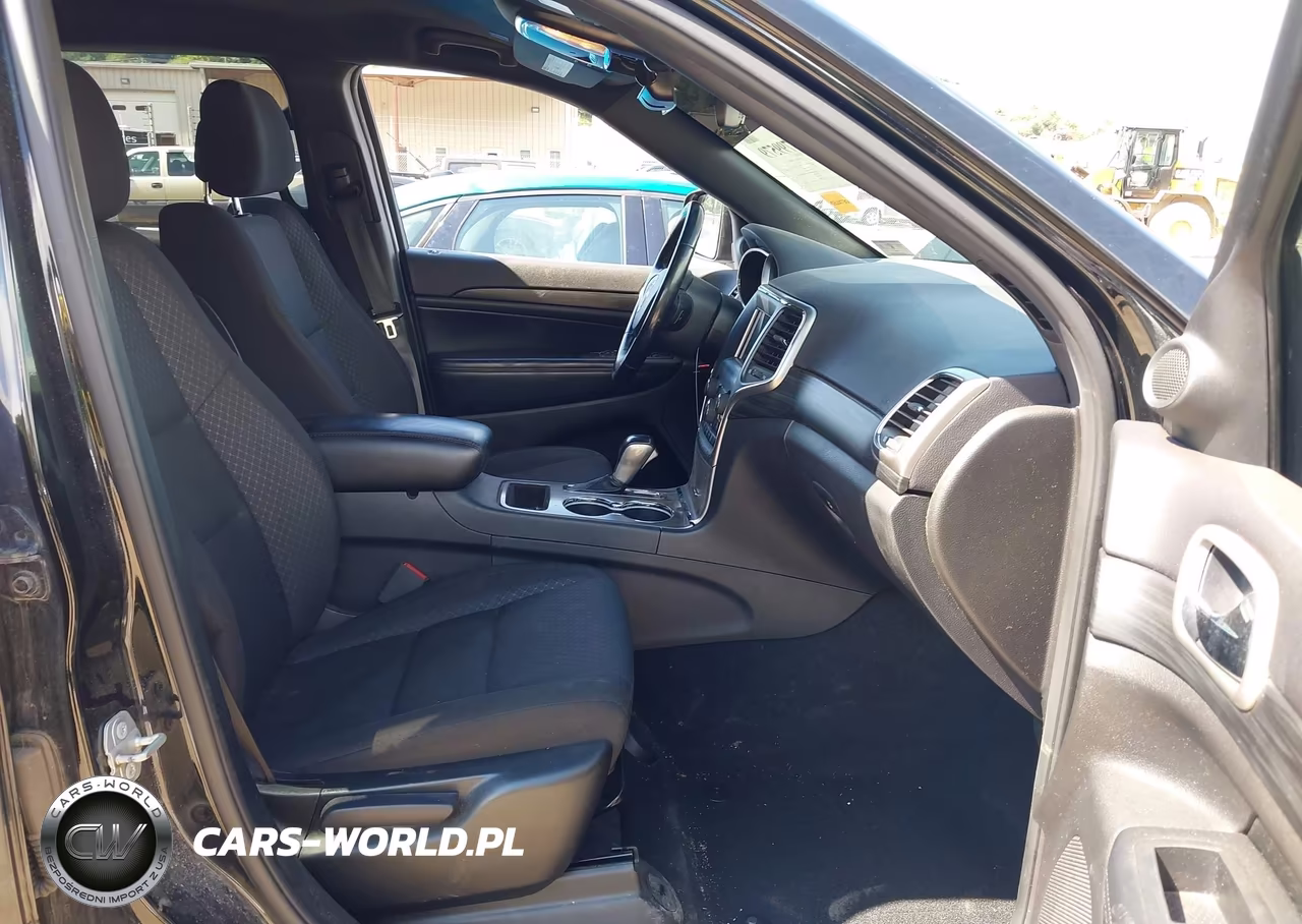 2020 Jeep Grand Cherokee Laredo E 4X4 VIN:1C4RJFAG3LC371742 - 5