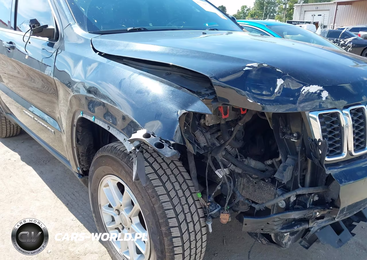 2020 Jeep Grand Cherokee Laredo E 4X4 VIN:1C4RJFAG3LC371742 - 6