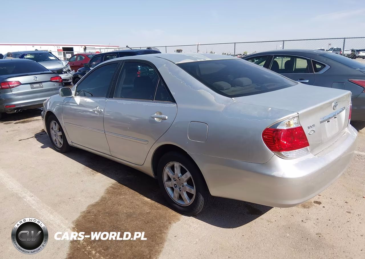 2005 Toyota Camry Le VIN:4T1BE32K55U949064 - 3