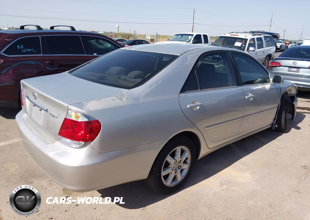 2005 Toyota Camry Le VIN:4T1BE32K55U949064 - 4