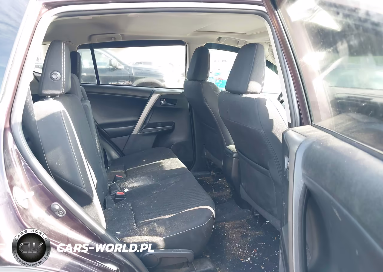 2018 Toyota Rav4 Xle VIN:2T3RFREV9JW821366 - 8