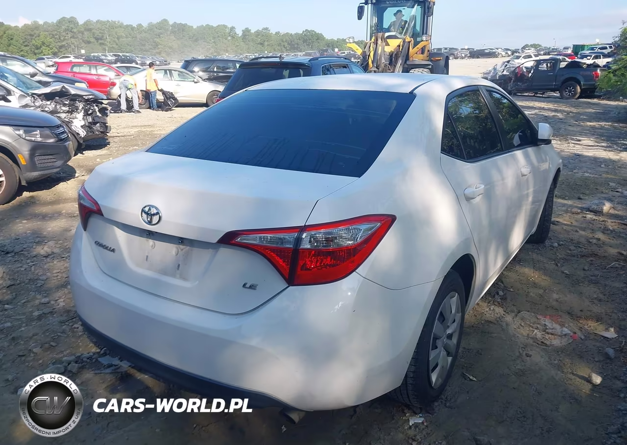 2015 Toyota Corolla Le VIN:2T1BURHE9FC341641 - 4