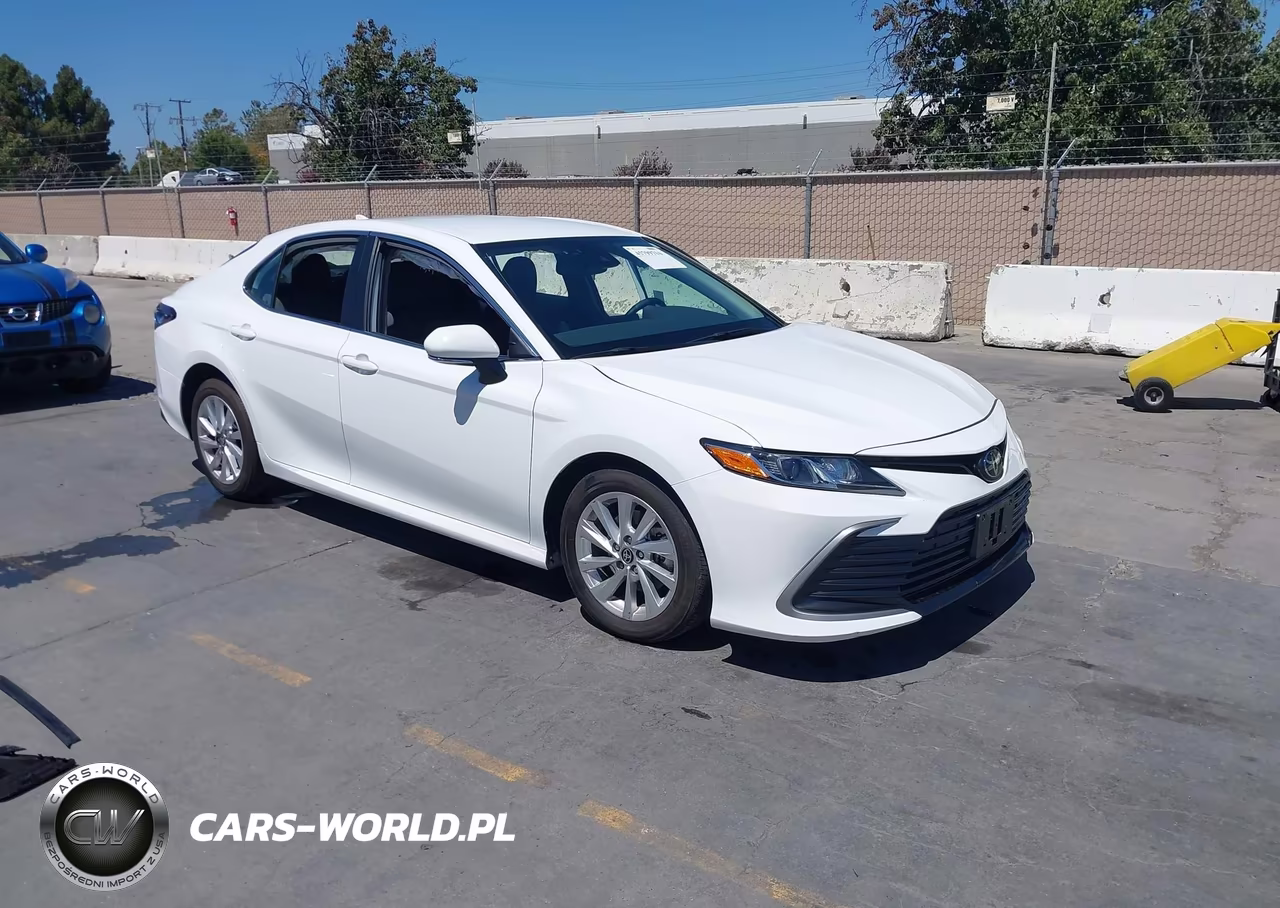 2024 Toyota Camry Le – zdjęcie 1 z 17