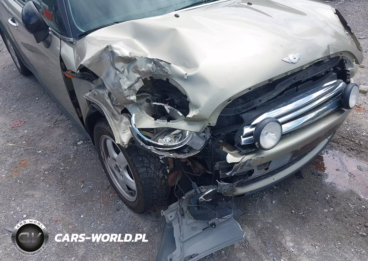 MINI COOPER CLU VIN:WMWML3C53ATX38101 - 6