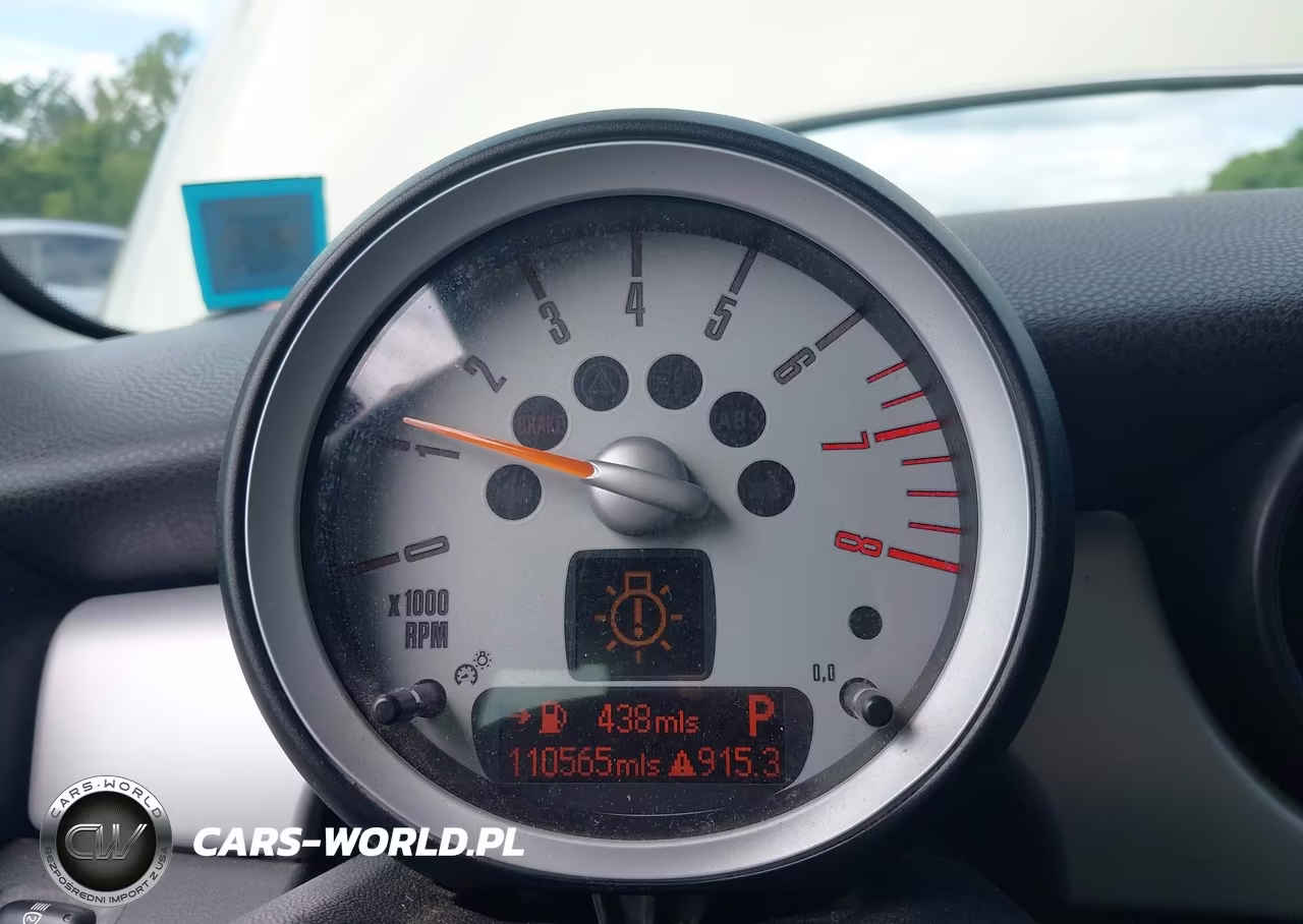 MINI COOPER CLU VIN:WMWML3C53ATX38101 - 7