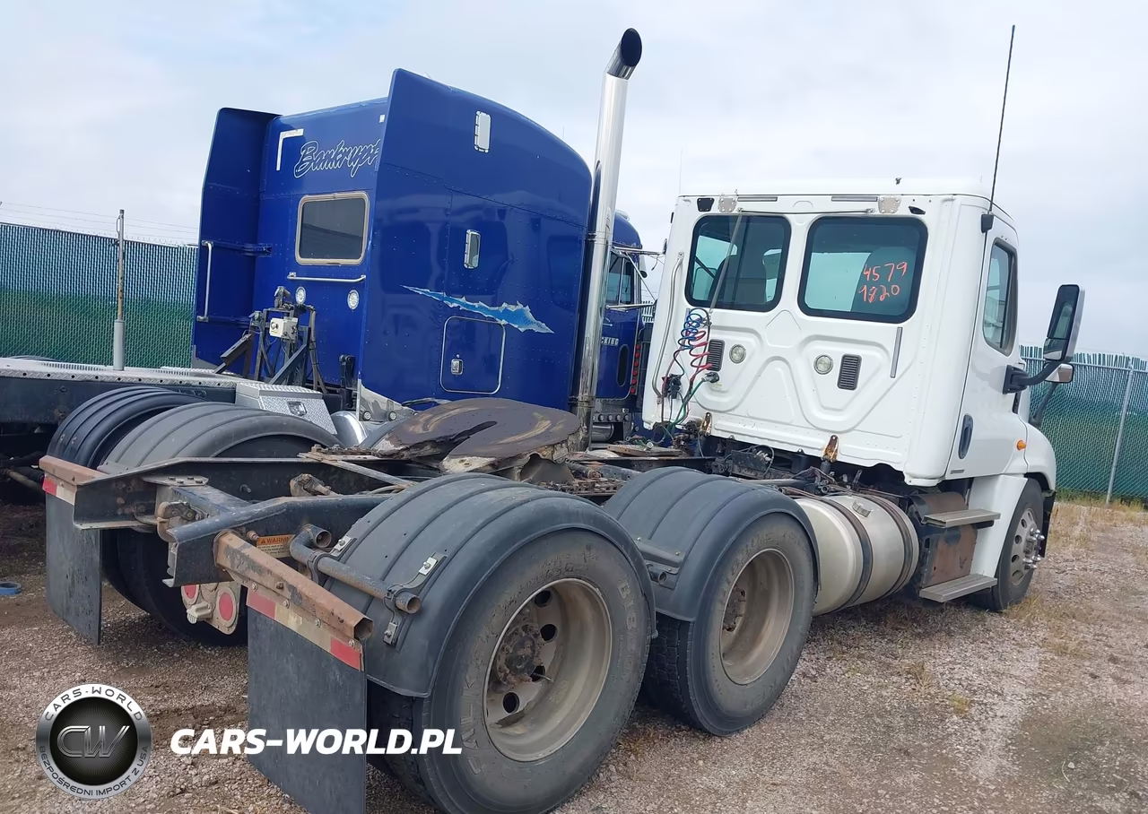 2012 Freightliner Cascadia 125 VIN:1FUJGEDR8CSBR5548 - 4