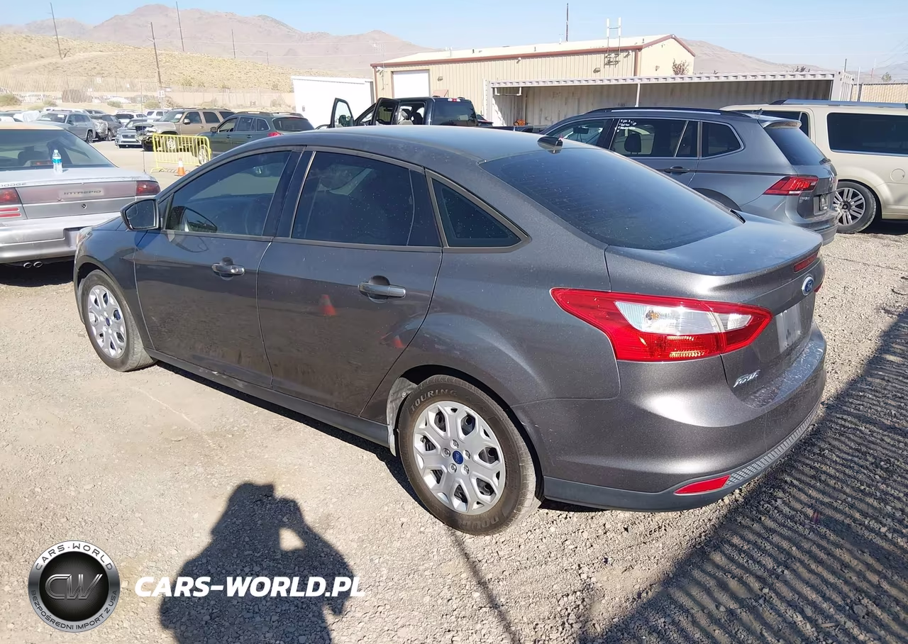 2012 Ford Focus Se VIN:1FAHP3F27CL456935 - 3