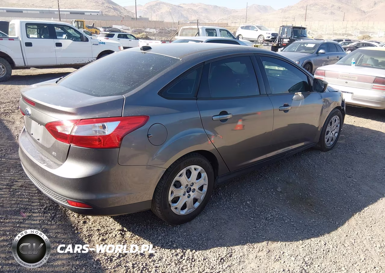 2012 Ford Focus Se VIN:1FAHP3F27CL456935 - 4