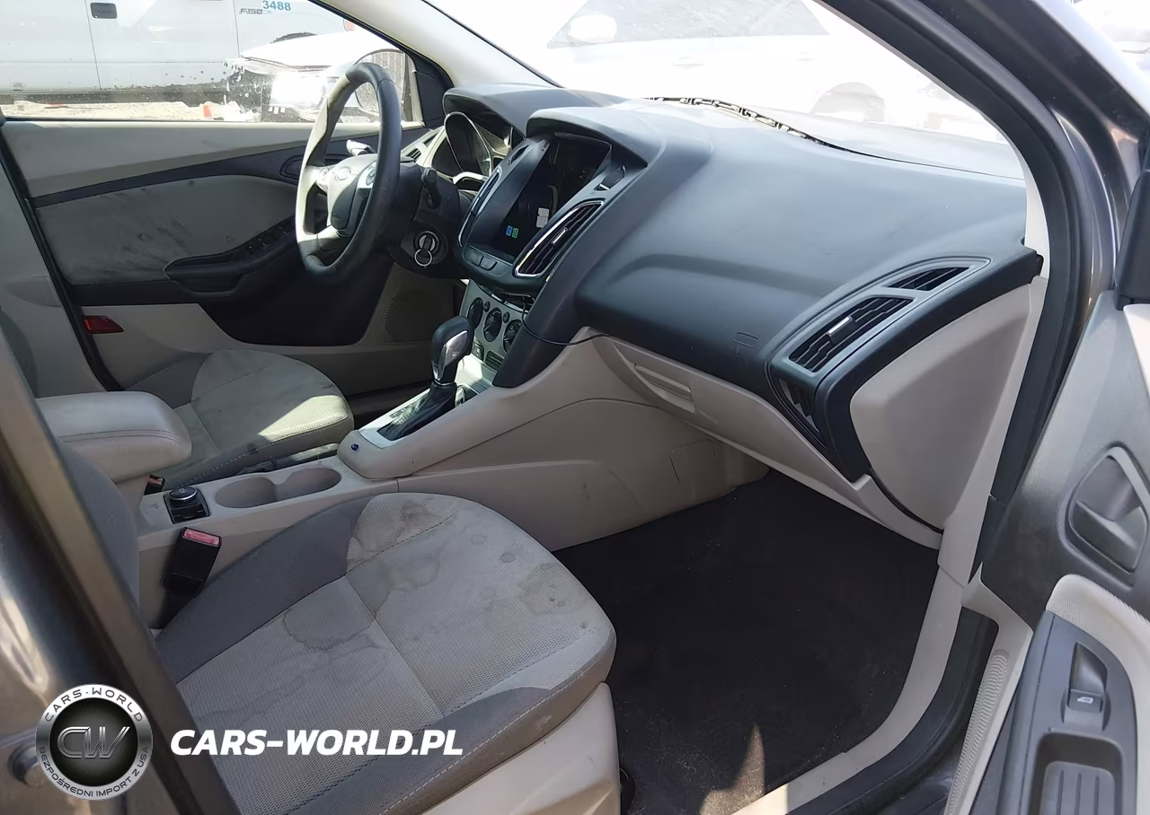 2012 Ford Focus Se VIN:1FAHP3F27CL456935 - 5