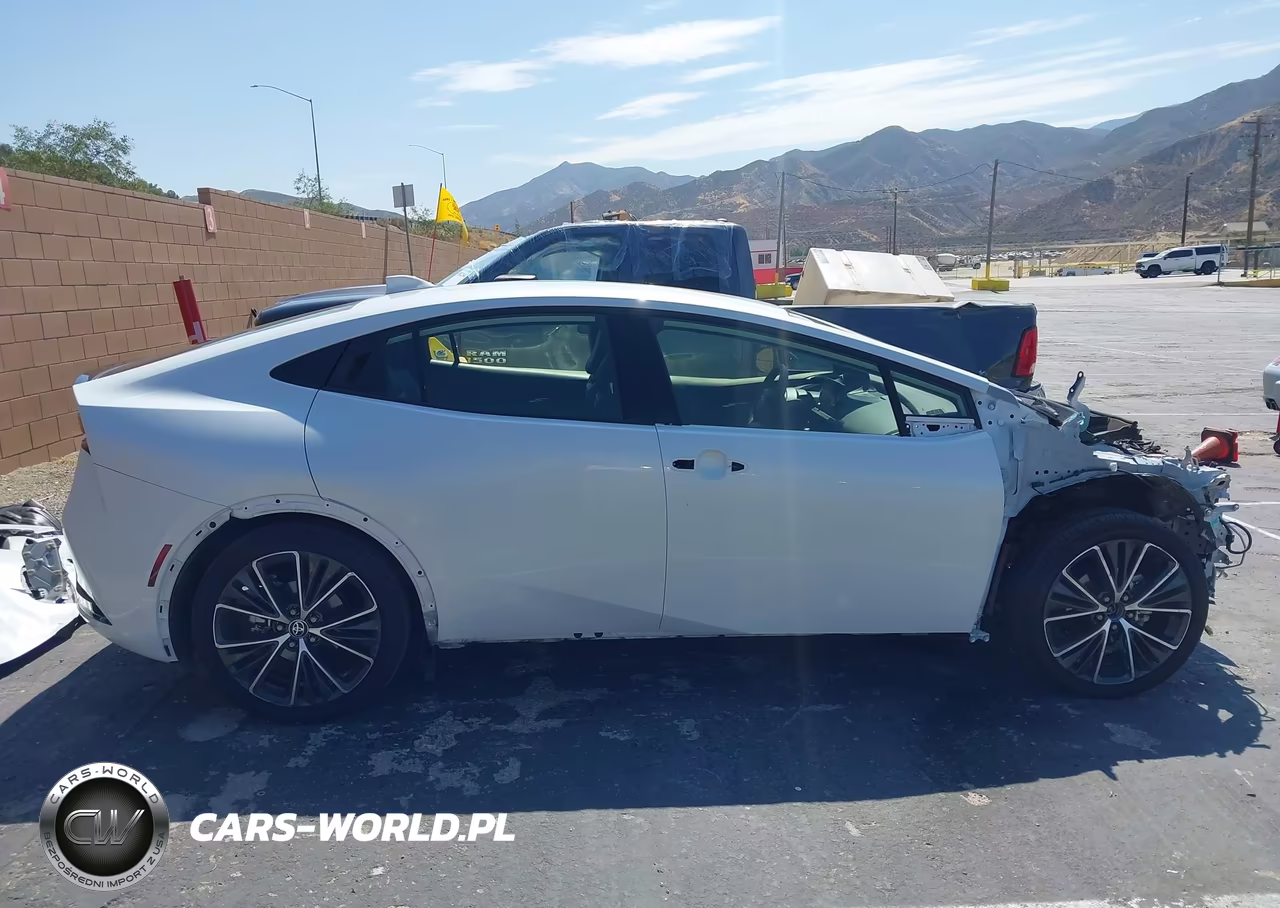 2025 Toyota Prius Xle VIN:JTDACAAU5S3059212 - 14