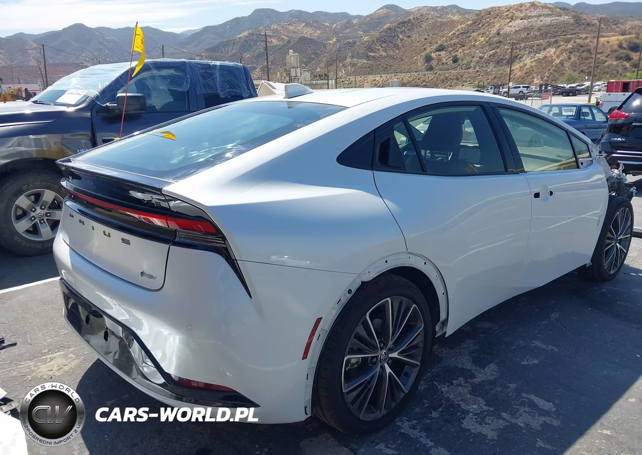2025 Toyota Prius Xle VIN:JTDACAAU5S3059212 - 4