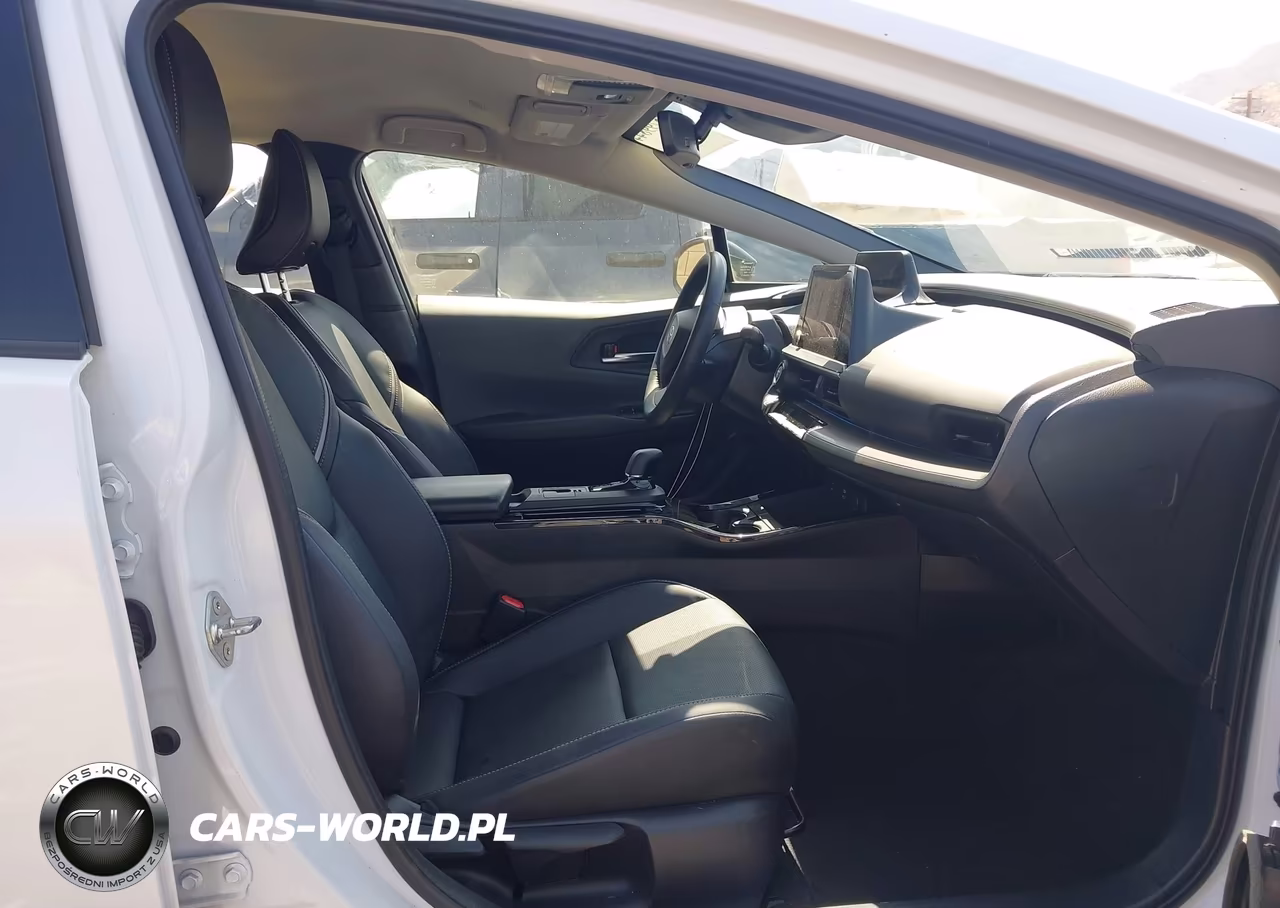 2025 Toyota Prius Xle VIN:JTDACAAU5S3059212 - 5