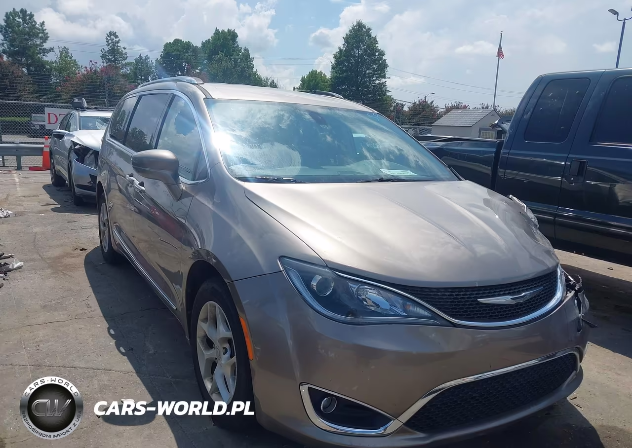 2017 Chrysler Pacifica Touring-L Plus