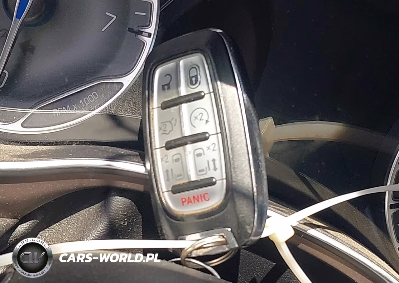 2017 Chrysler Pacifica Touring-L Plus VIN:2C4RC1EG9HR570509 - 11