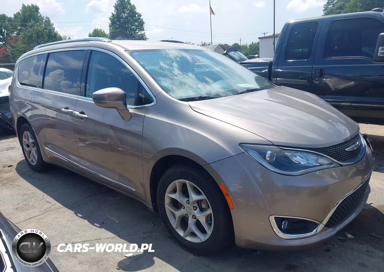 2017 Chrysler Pacifica Touring-L Plus VIN:2C4RC1EG9HR570509 - 13