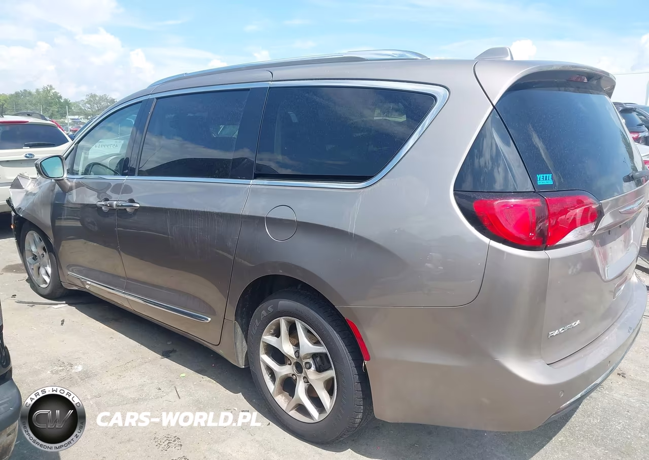 2017 Chrysler Pacifica Touring-L Plus VIN:2C4RC1EG9HR570509 - 14