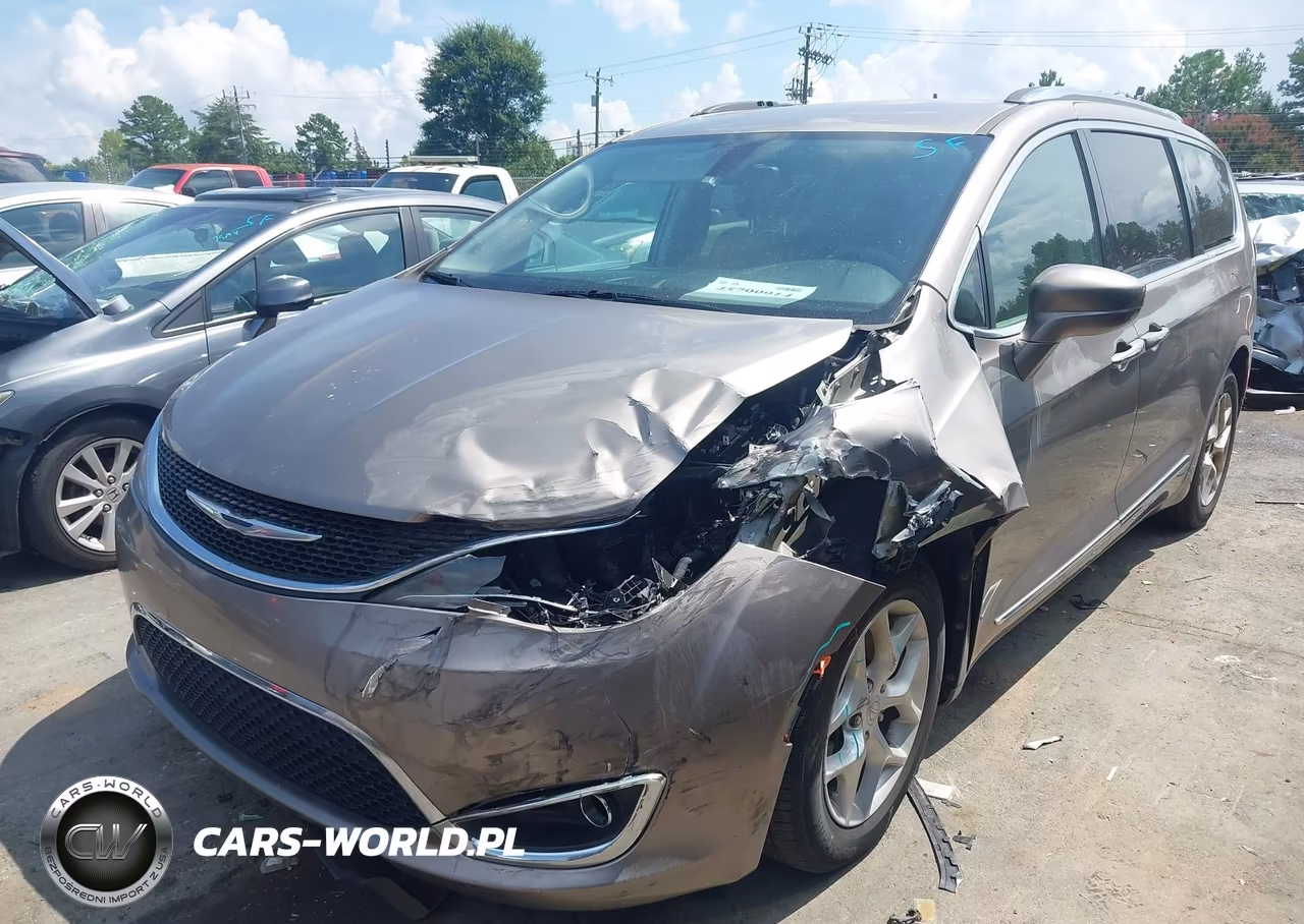 2017 Chrysler Pacifica Touring-L Plus VIN:2C4RC1EG9HR570509 - 2