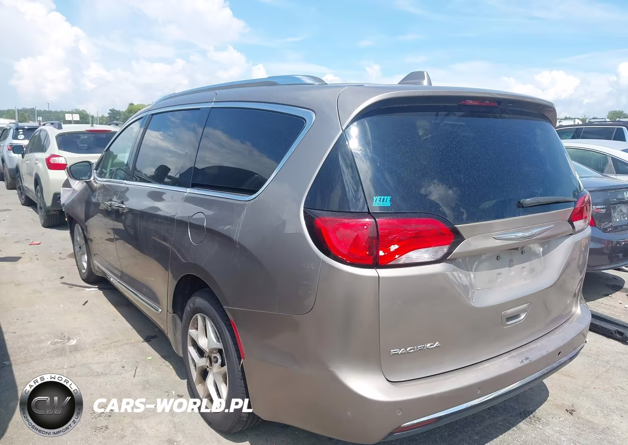 2017 Chrysler Pacifica Touring-L Plus VIN:2C4RC1EG9HR570509 - 3