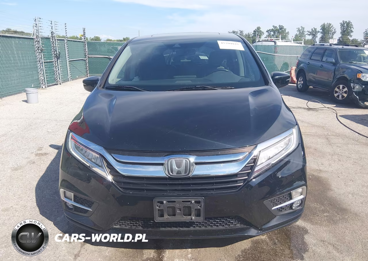 2018 Honda Odyssey Touring VIN:5FNRL6H80JB042084 - 12