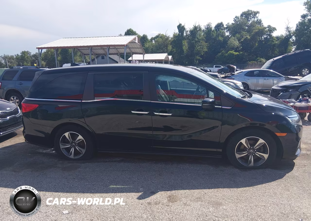 2018 Honda Odyssey Touring VIN:5FNRL6H80JB042084 - 13