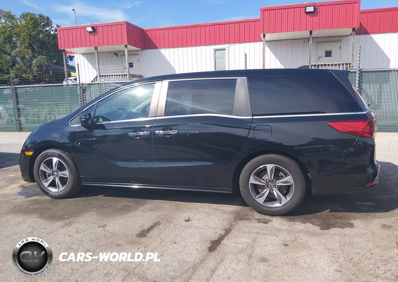 2018 Honda Odyssey Touring VIN:5FNRL6H80JB042084 - 14