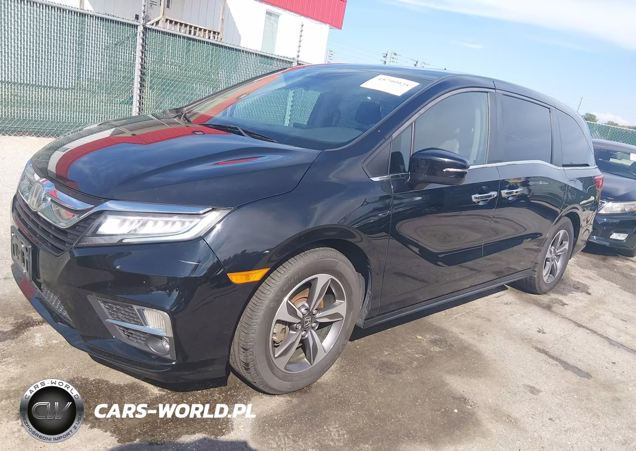 2018 Honda Odyssey Touring VIN:5FNRL6H80JB042084 - 2