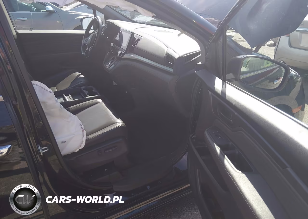 2018 Honda Odyssey Touring VIN:5FNRL6H80JB042084 - 5
