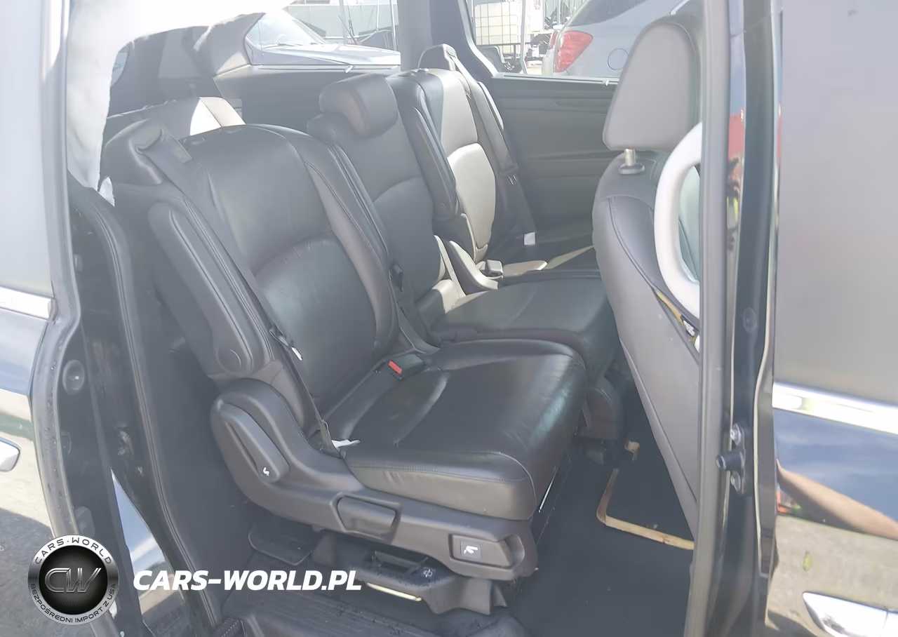 2018 Honda Odyssey Touring VIN:5FNRL6H80JB042084 - 8