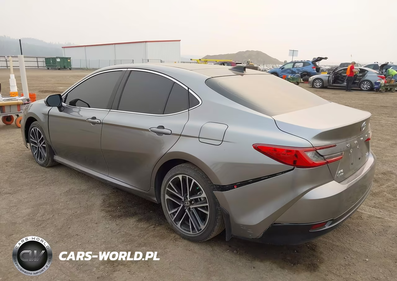2025 Toyota Camry Xle VIN:4T1DBADK2SU520270 - 3