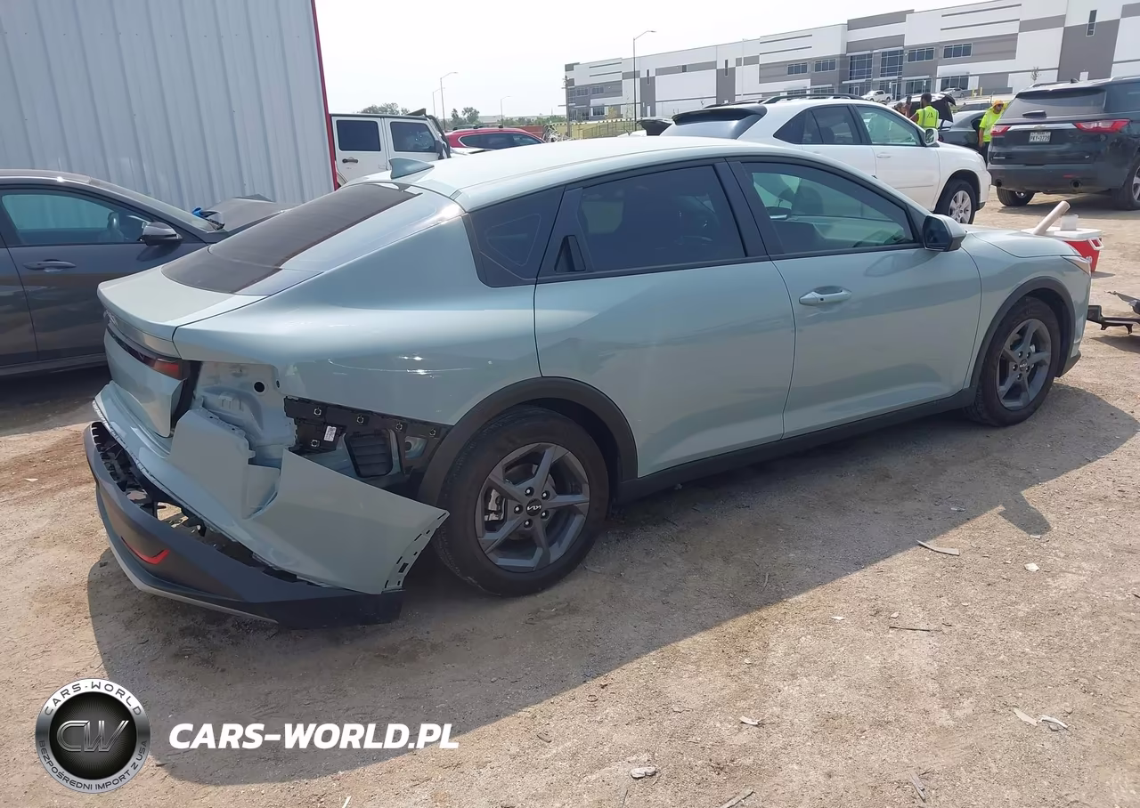 2025 Kia K4 Lxs VIN:3KPFT4DE5SE229220 - 4