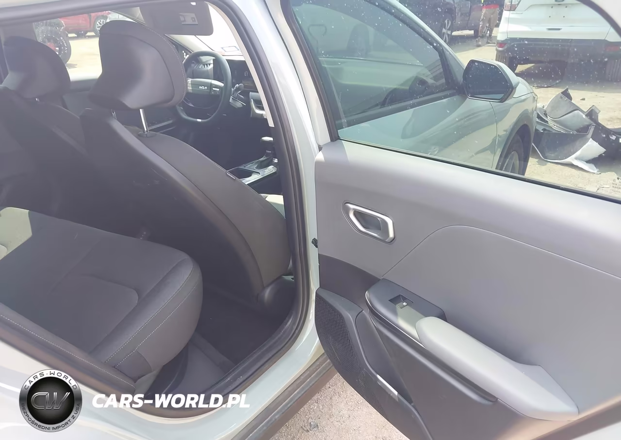 2025 Kia K4 Lxs VIN:3KPFT4DE5SE229220 - 8
