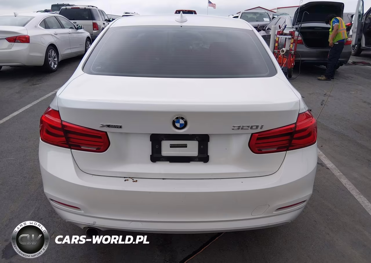 2018 BMW 320I xDrive VIN:WBA8E5G52JNU46087 - 17