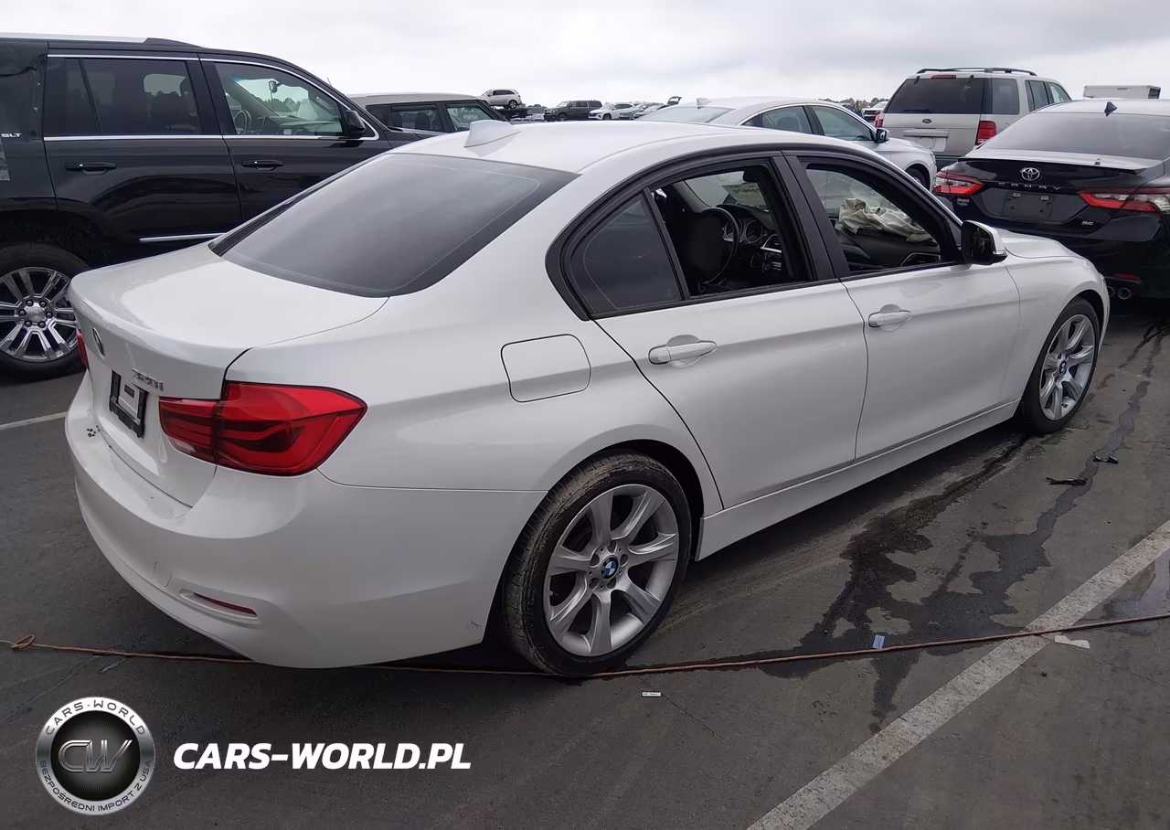 2018 BMW 320I xDrive VIN:WBA8E5G52JNU46087 - 4