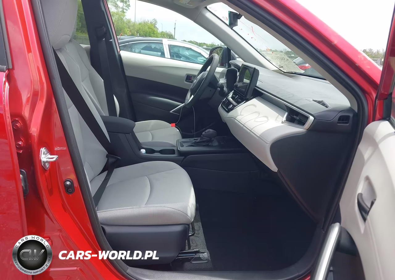 2026 Toyota Corolla Cross Le VIN:7MUCAAAG7TV210274 - 5