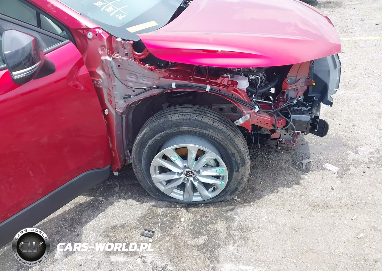2026 Toyota Corolla Cross Le VIN:7MUCAAAG7TV210274 - 6