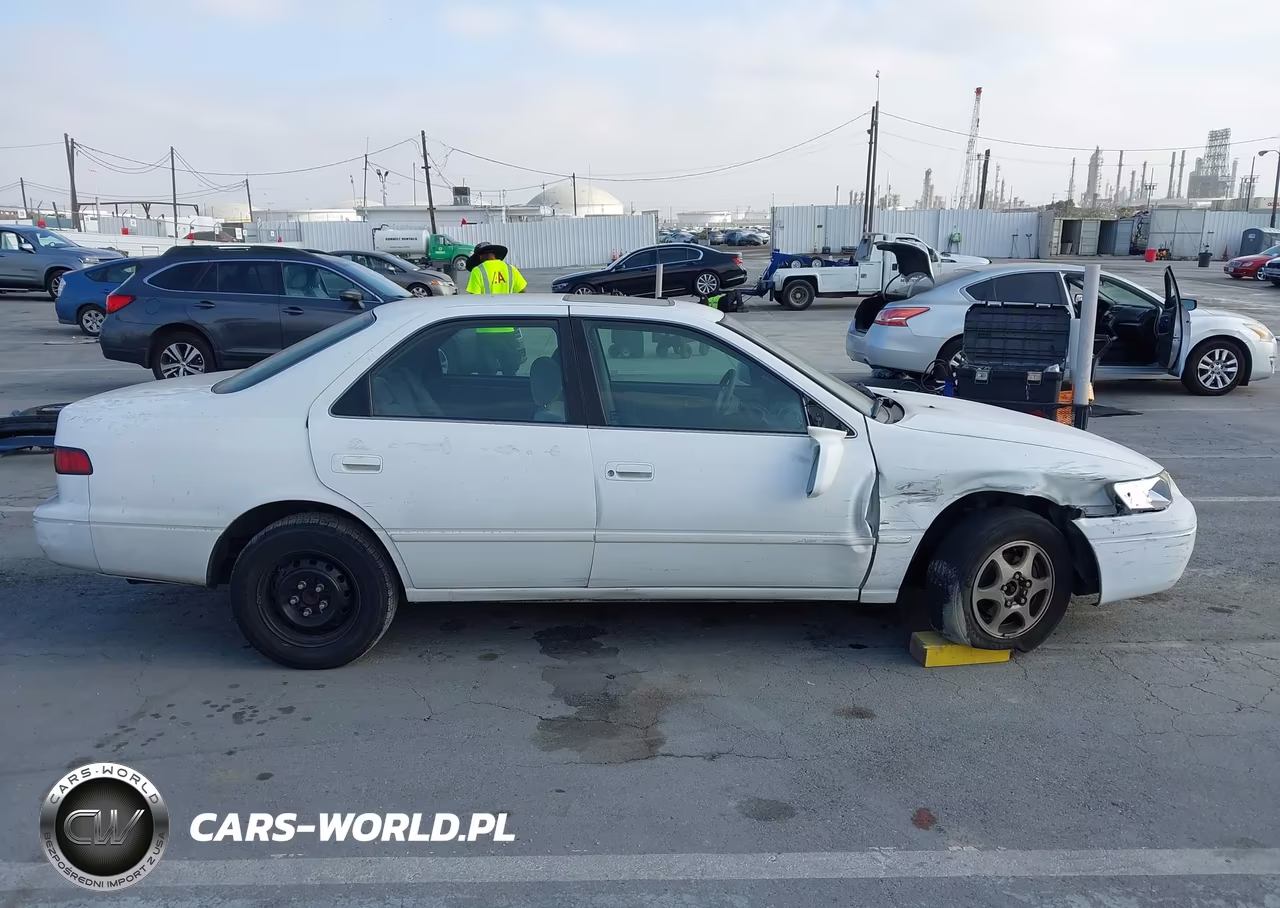 1998 Toyota Camry Le VIN:JT2BG22K7W0121575 - 13