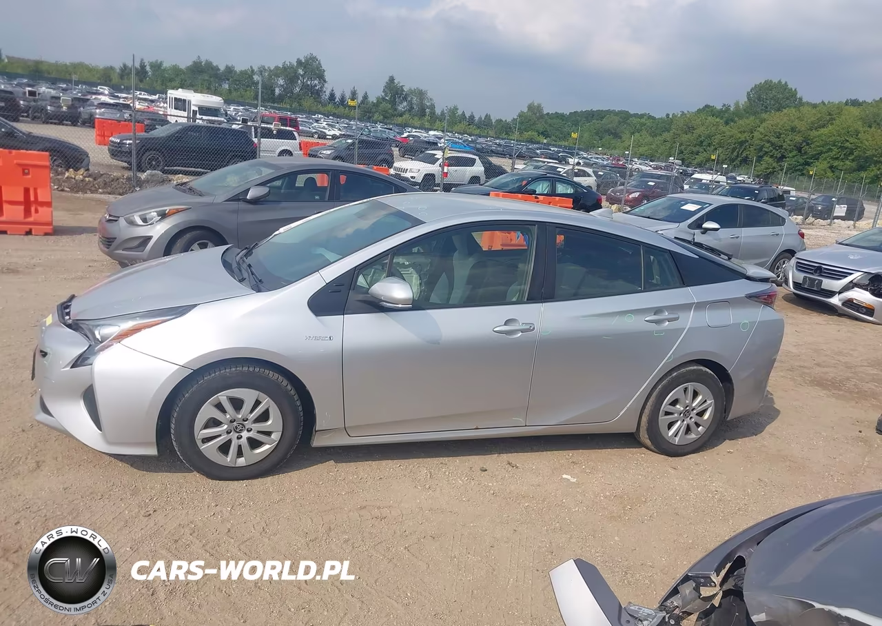 2016 Toyota Prius Two VIN:JTDKBRFUXG3011033 - 14