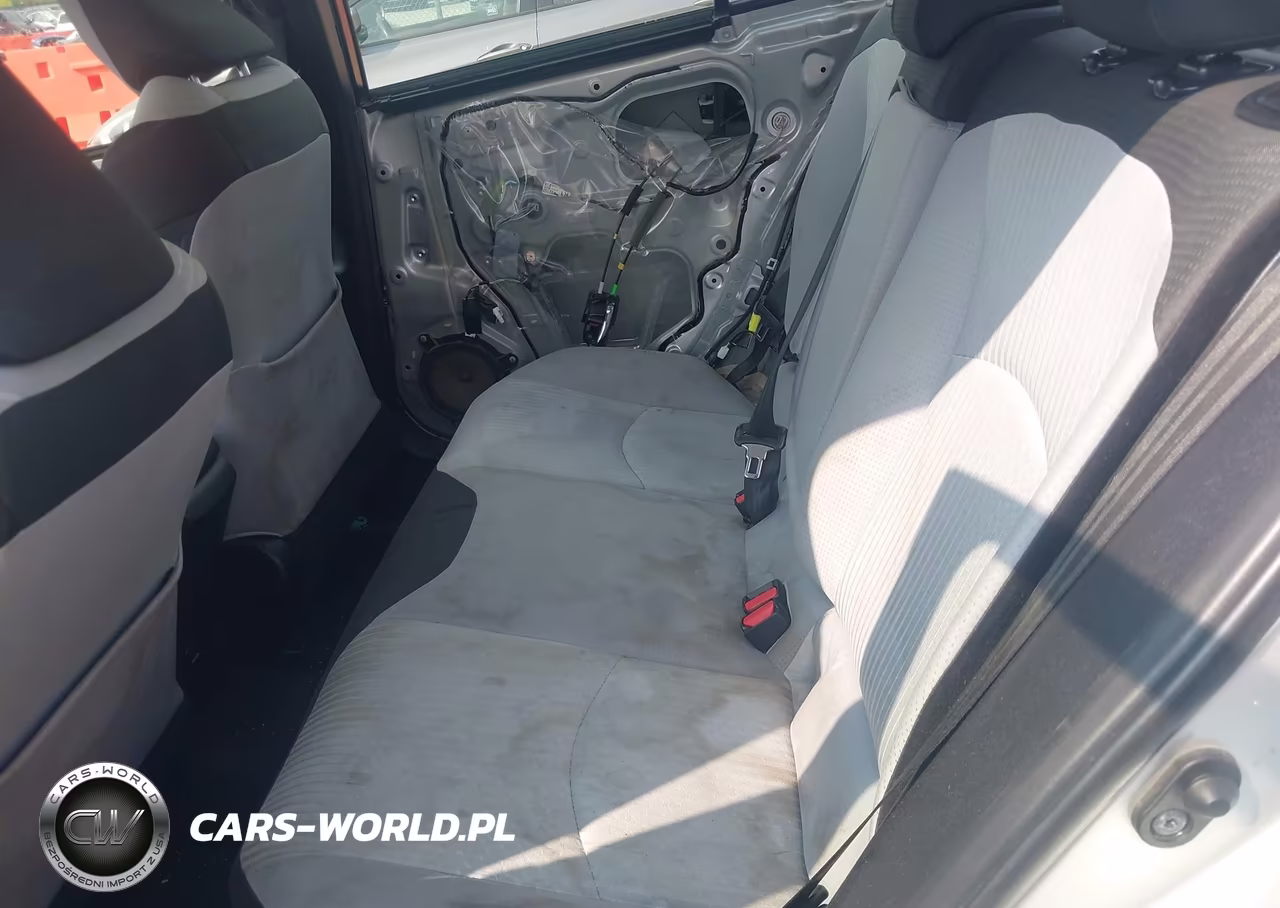 2016 Toyota Prius Two VIN:JTDKBRFUXG3011033 - 8