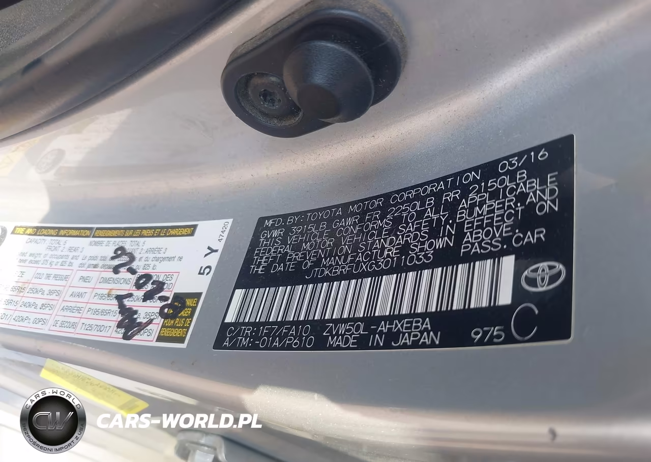 2016 Toyota Prius Two VIN:JTDKBRFUXG3011033 - 9