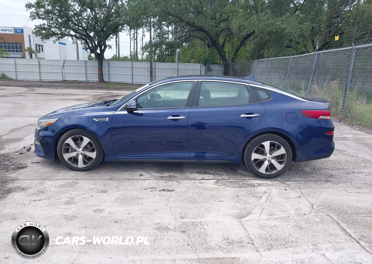 2020 Kia Optima S VIN:5XXGT4L38LG412432 - 14