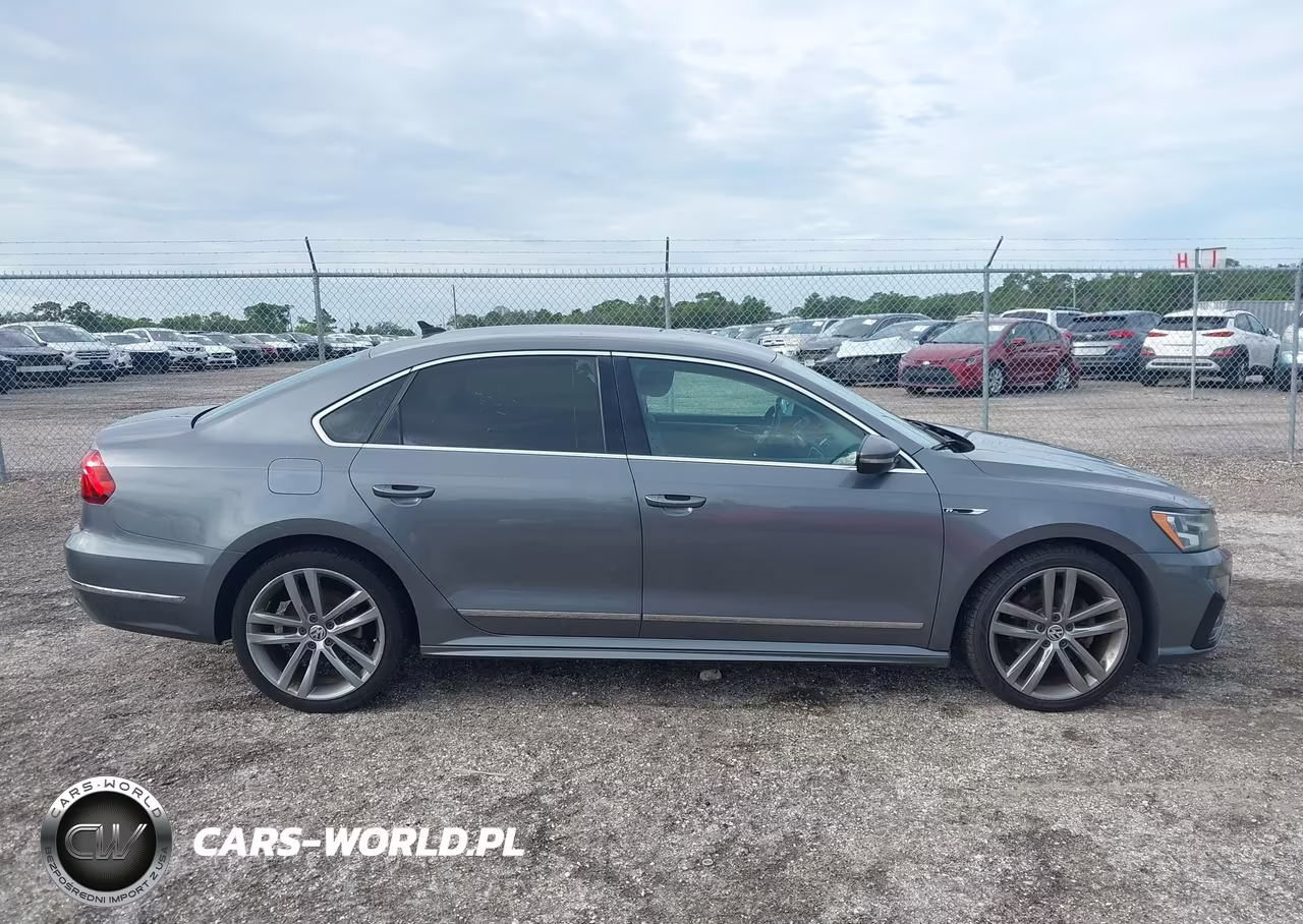 2017 Volkswagen Passat 1.8T R-Line VIN:1VWDT7A34HC050451 - 13