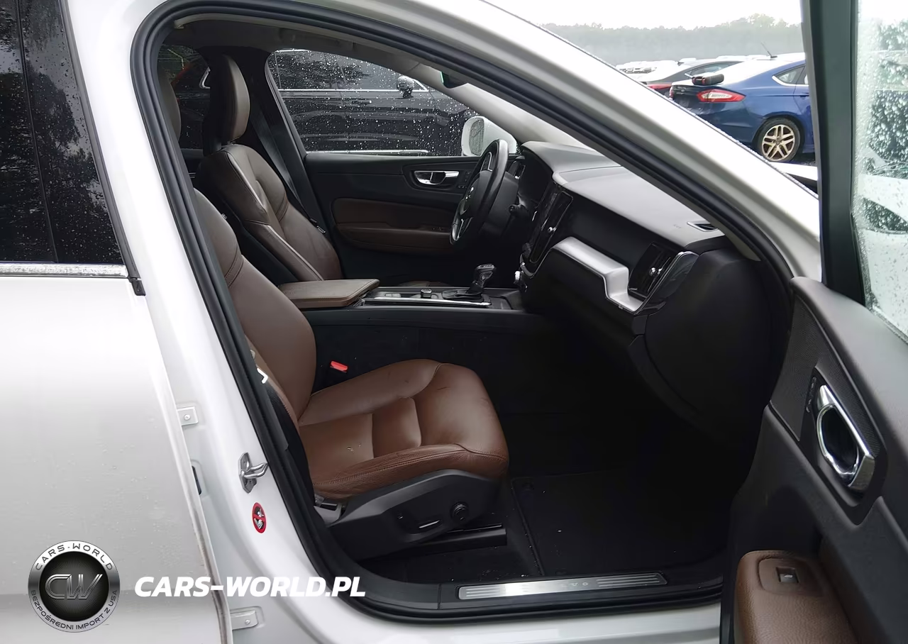 2018 Volvo Xc60 T5 Momentum VIN:LYV102RK9JB101191 - 5