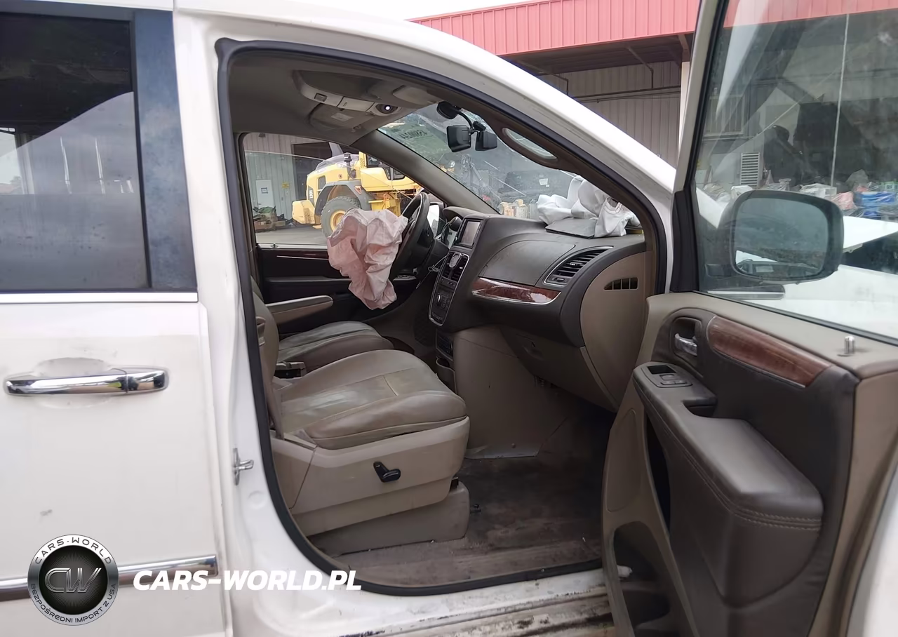 2012 Chrysler Town & Country Touring-L VIN:2C4RC1CG5CR345886 - 5