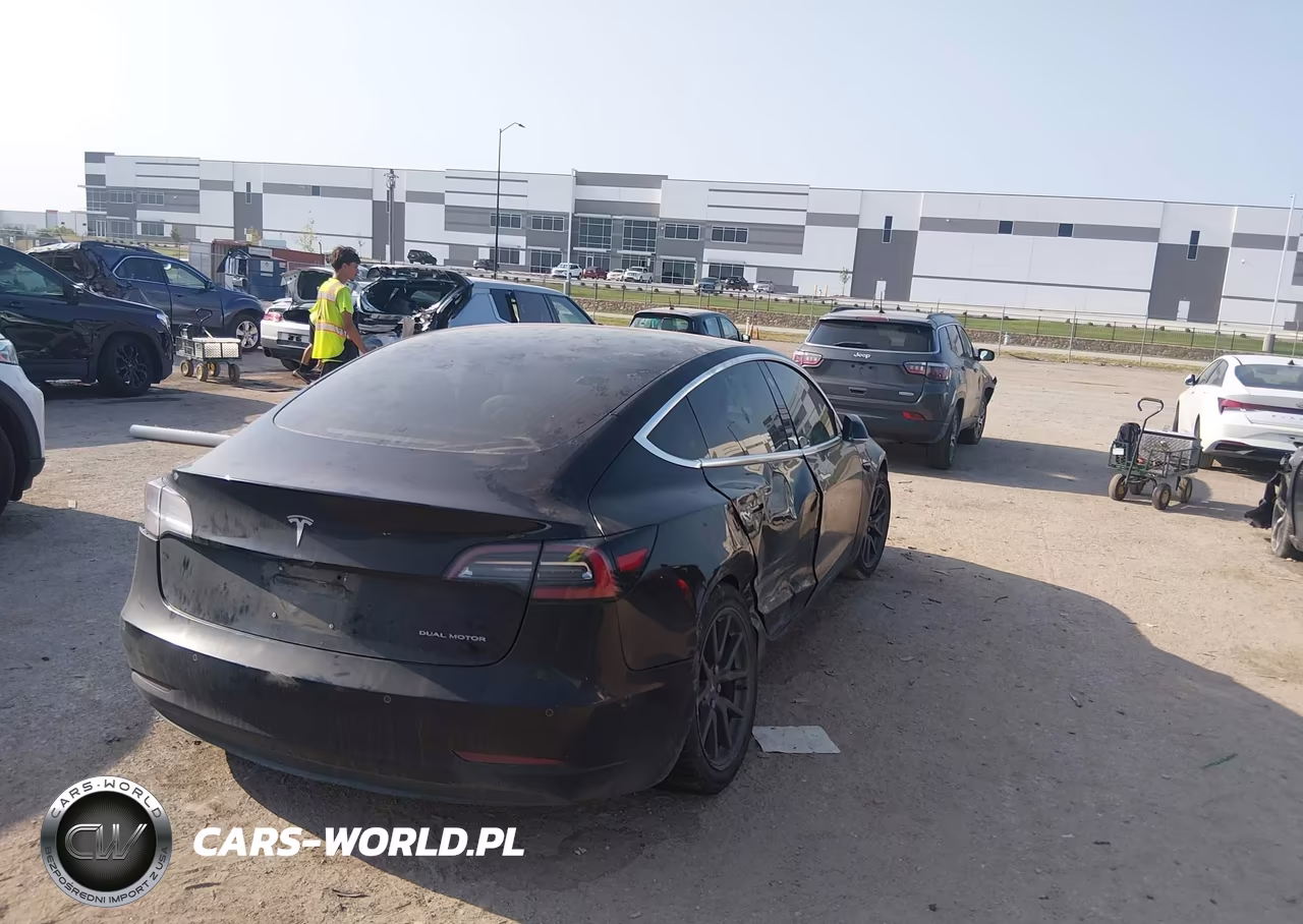 2018 Tesla Model 3 Long Range-Performance VIN:5YJ3E1EB0JF181991 - 4
