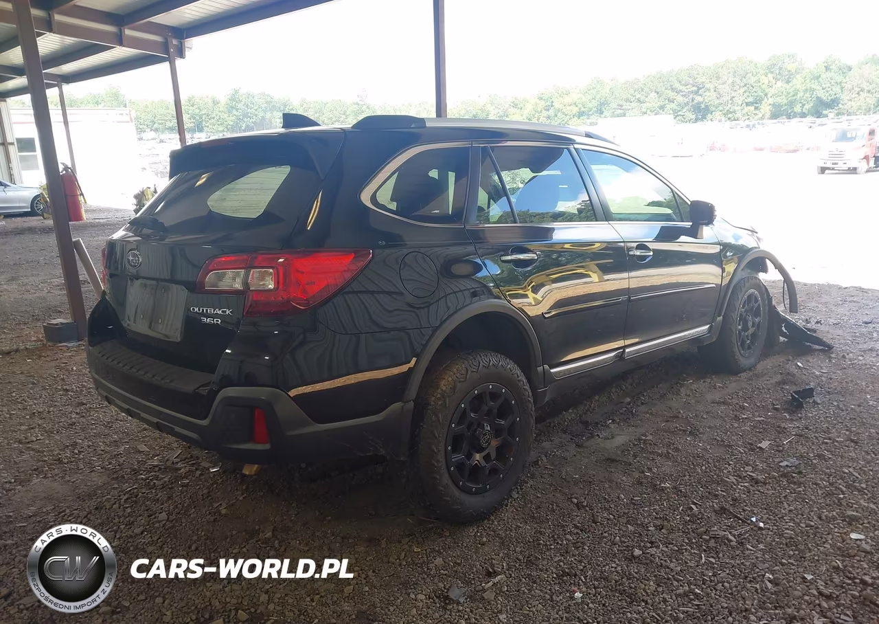 2018 Subaru Outback 3.6R Touring VIN:4S4BSETC6J3336236 - 4