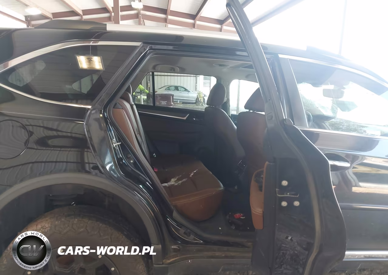 2018 Subaru Outback 3.6R Touring VIN:4S4BSETC6J3336236 - 8